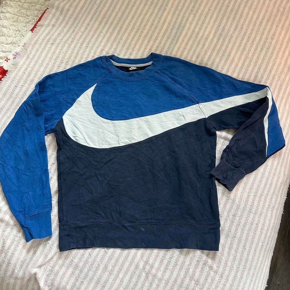 Nike Men's Blue and Navy Sweatshirt